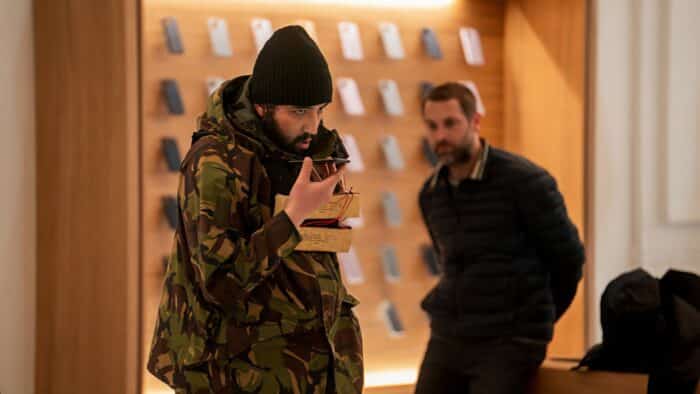 iHostage Apple Store